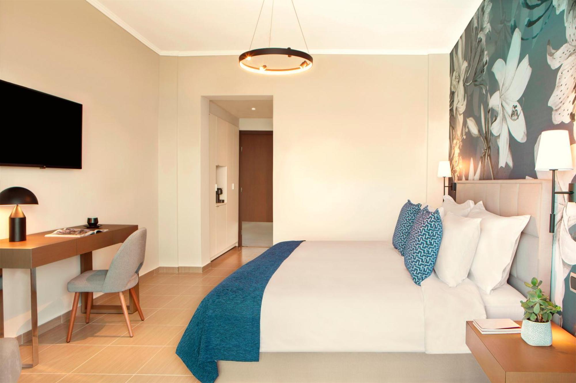 DELUXE DOUBLE ROOM SHARING POOL