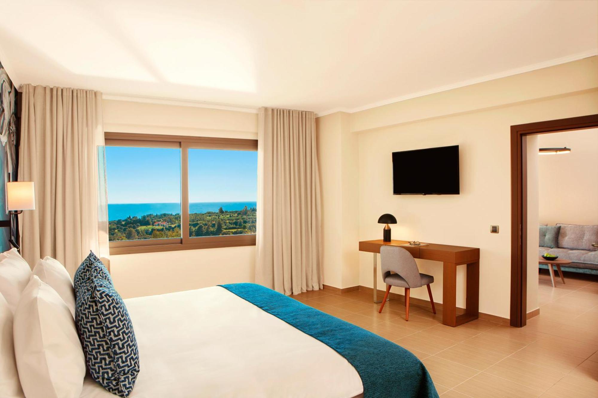 DELUXE FAMILY ROOM,1743616686:JPEG