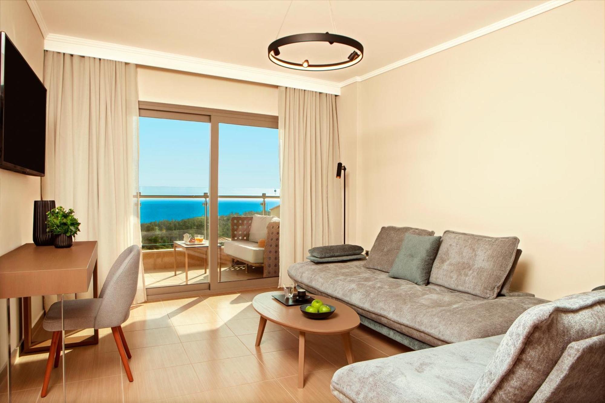 DELUXE FAMILY ROOM